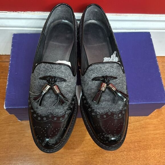 Stuart Weitzman "Chap" Black Patent Leather and Grey Flannel Tassel Loafers 6.5 - Picture 2 of 12